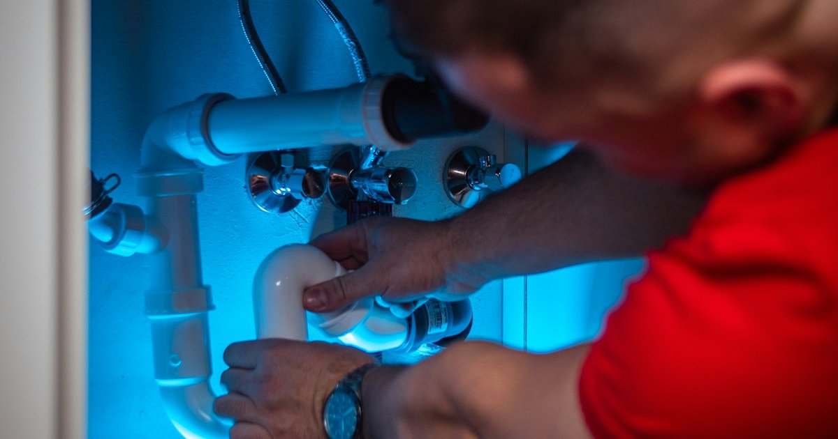 When to Call an Emergency Plumber (and When to Wait)
